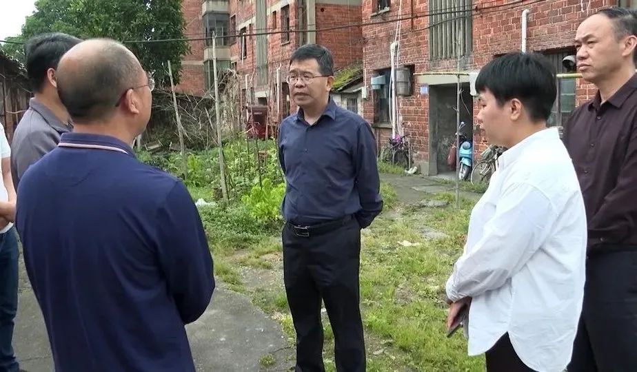 邹家洪调研督导居民自建房安全隐患排查整治工作