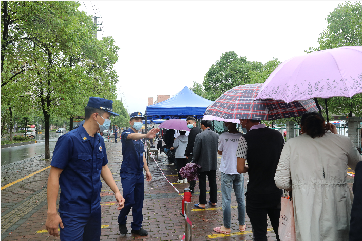 青春集结显担当！青年志愿者助力常态化核酸检测