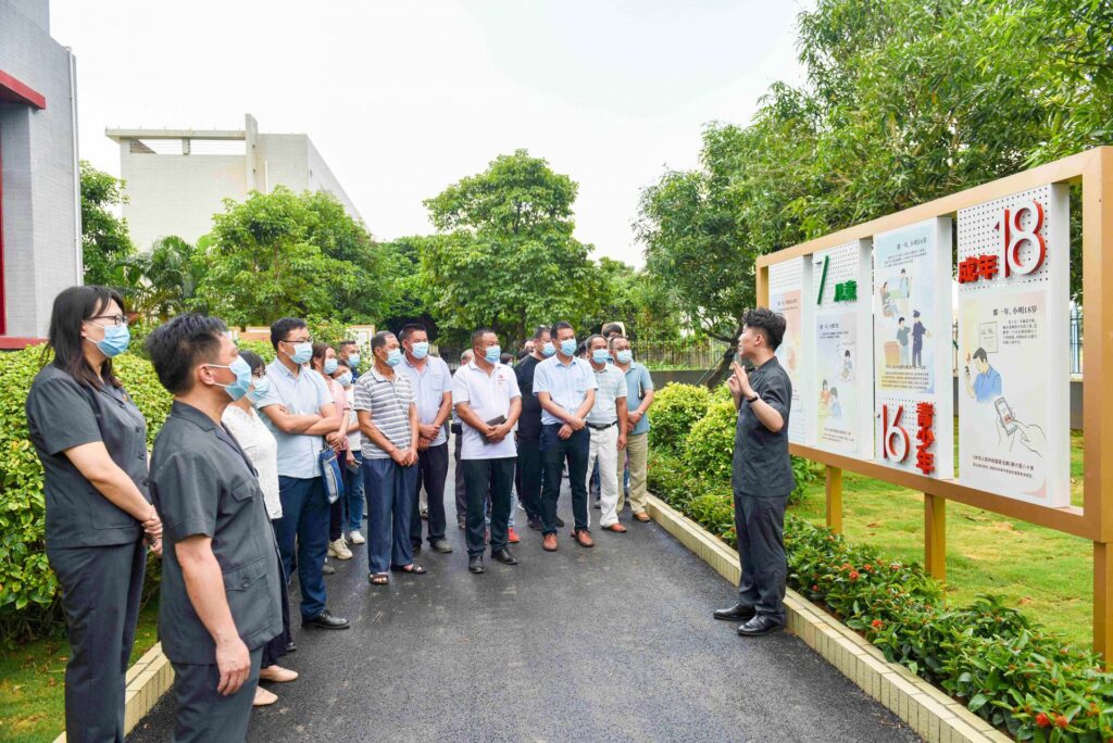 广东珠海斗门区：普法主题长廊开放 村民“零距离”学习民法典