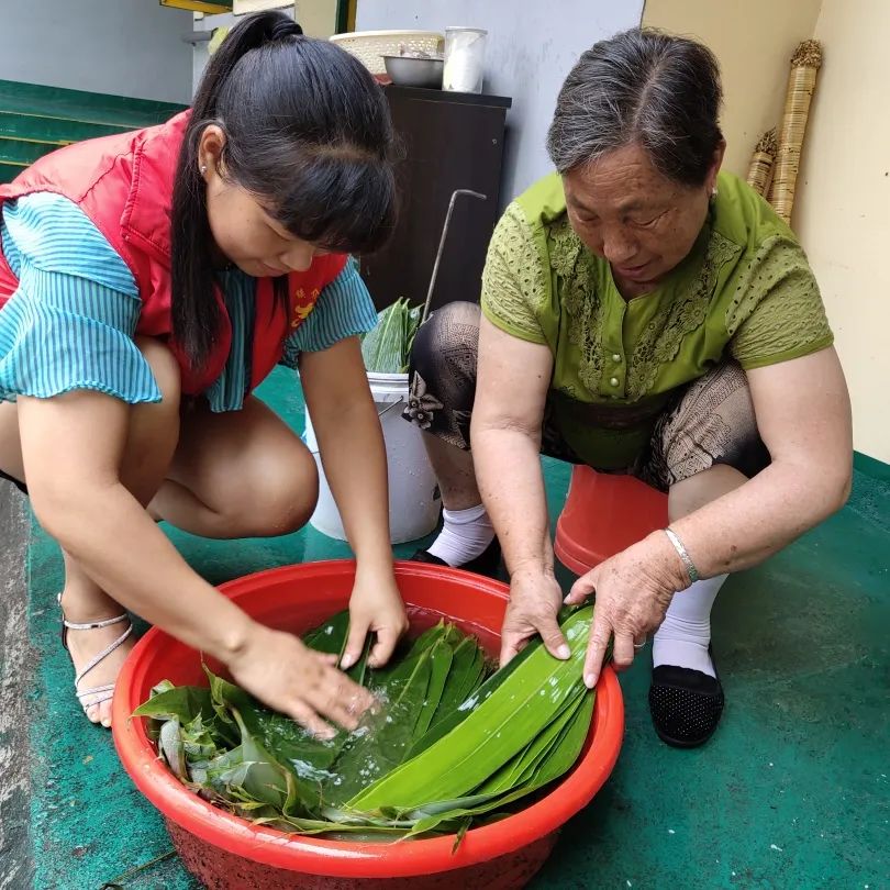 情系端午节，爱暖老人心