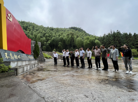 分宜：大手牵小手 和谐清风行