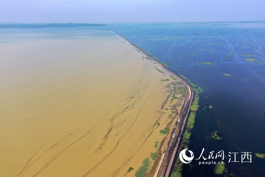 高清图：鄱阳湖涨水 “水上公路”再现美景