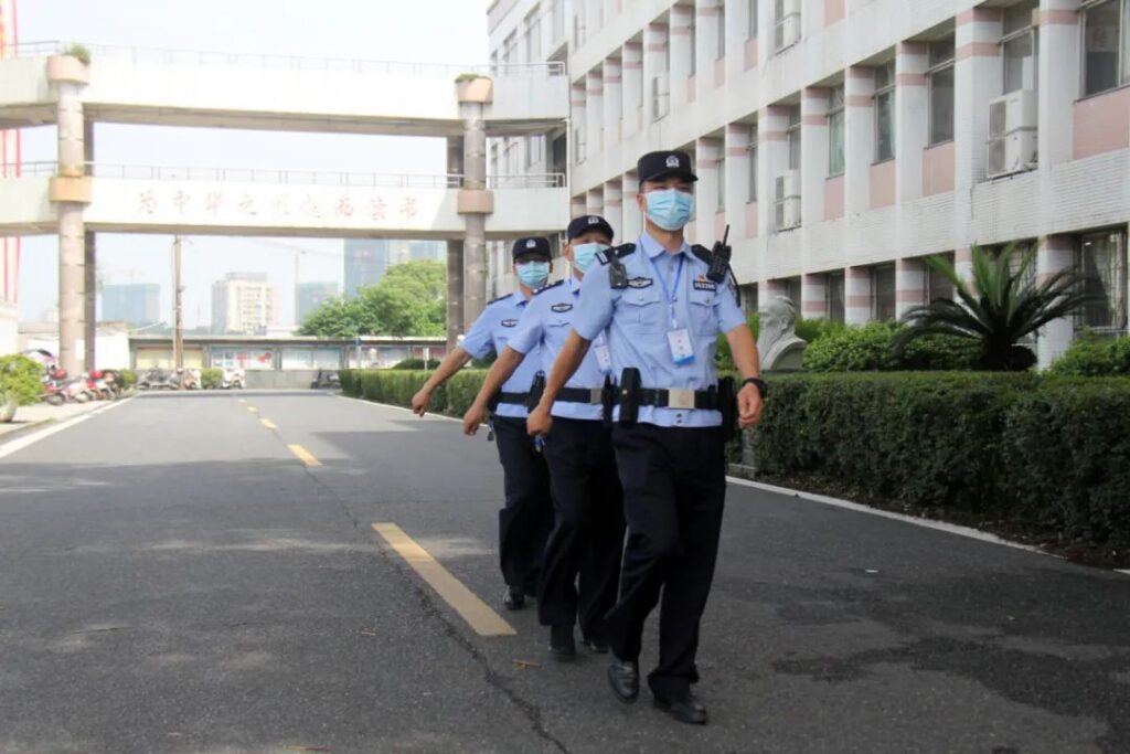 高考首日！分宜公安“护考团”在行动......