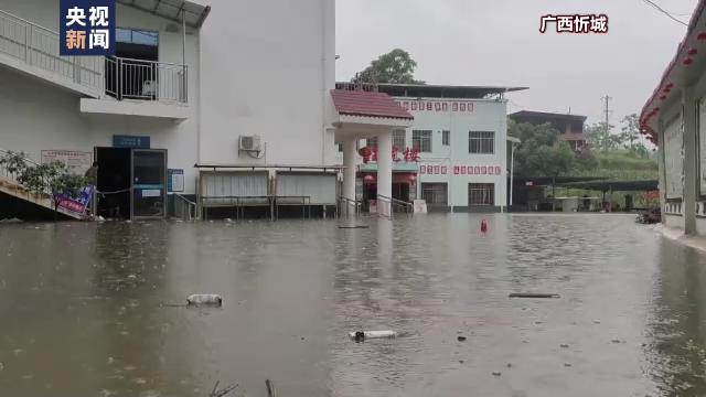 南方强降雨持续 东北华北多雷雨