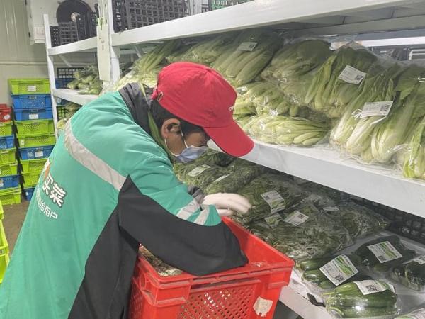 杭州火灾牺牲消防员吃百家饭长大