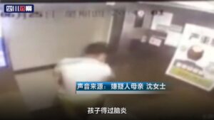 从17楼坠落男童曾遭8岁男孩踢打