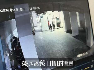 女童坠亡涉事保姆月薪8000上班才7天