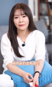 中科院一男子向女生杯中投放异物