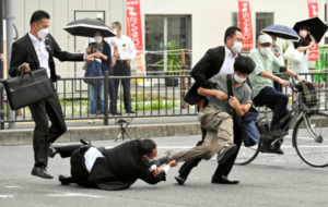 日媒：安倍遭枪击现场有22人警备