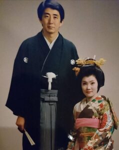 安倍晋三妻子遭车祸 被后车追尾