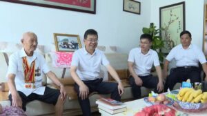 “八一”前夕，书记、县长开展走访慰问活动