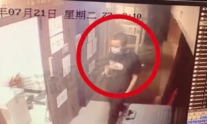 男子夜晚尾随骚扰女子追问约不约