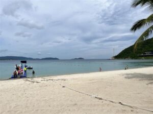 上海游客历经“水陆空”从三亚回家