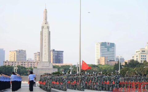 太燃了！这就是今早的八一广场！