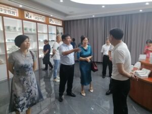 县工商联到永丰、吉安两地学习考察商会大厦建设工作