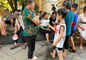 东湖社区：红领巾“小管家”面对面宣传食安知识