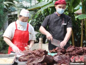 【寻味中华】酥脆油香，冀中“驴火”也疯狂