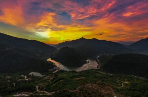 湖北保康：夕阳景美如画