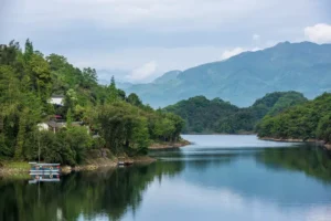 龙漕沟附近露营地游客锐减