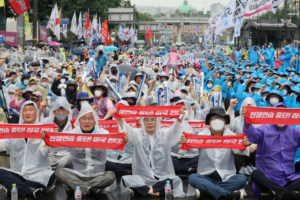 韩国首尔爆发大规模反美集会