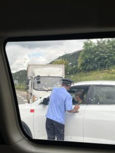 上海游客历经“水陆空”从三亚回家