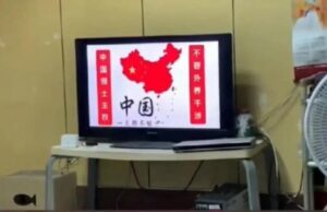 台独直播画面切成《我和我的祖国》