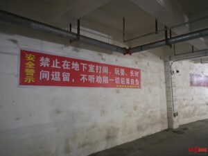 两女童地下停车场乘凉遭轿车辗轧