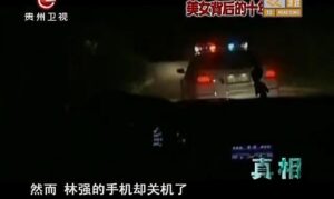 女子开瓶时辣椒酱爆炸 堪比案发现场