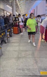 一家11口疫情以来首次旅游滞留三亚