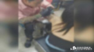 17岁女孩去文身遭店老板怒斥