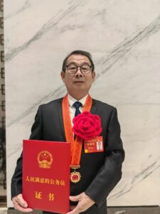 把百姓装进心里的他，获评全国“人民满意的公务员”！