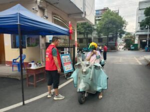 规范“两车”通行秩序，提升居民安全意识