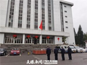 贵阳：向事故不幸遇难的市民默哀