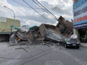 台媒：花莲地震疑致大楼倒塌