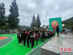 泸定地震震区师生无一伤亡