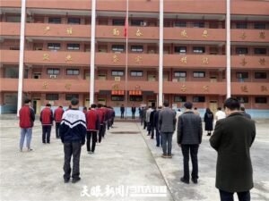 贵阳：向事故不幸遇难的市民默哀