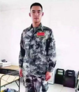 杜富国被炸烂的防护服公开