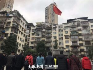 贵阳：向事故不幸遇难的市民默哀