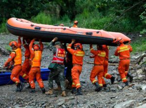 泸定地震已致72人遇难