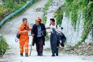 泸定地震已致72人遇难