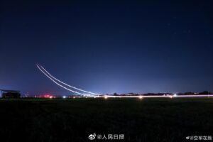 当空军飞行训练遇上绝美地平线