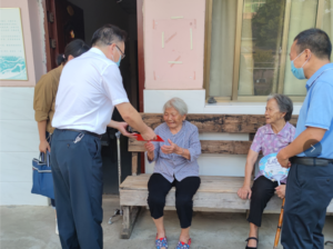 九九重阳节 真情系桑榆！县卫健委走访慰问百岁老人