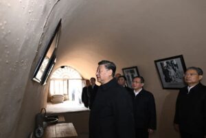 习近平带领中共中央政治局常委赴陕西延安瞻仰延安革命纪念地