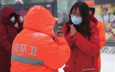 辽宁多地大雪 积雪深处没过脚踝