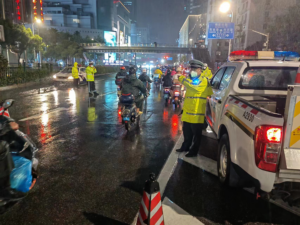 男生换新宿舍后发现地道