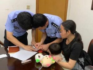 37岁白发缉毒警被误认成孩子爷爷