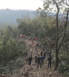 多地驰援湖南山火扑救 群众捐棉被