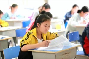 初中复读需要什么条件_初中复读有学籍吗