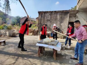 凤阳镇：糍粑香 飘满院