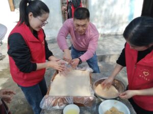 凤阳镇：糍粑香 飘满院